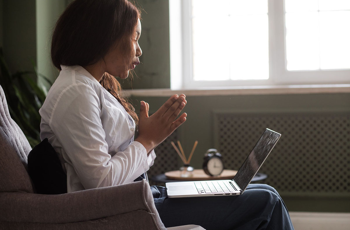 Thought Field Therapy tapping image of woman doing self-tapping therapy online.